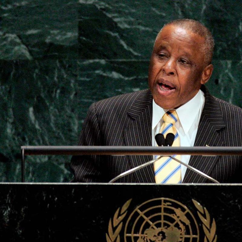 Festus Mogae, former president who prioritised HIV/AIDS fight, dies