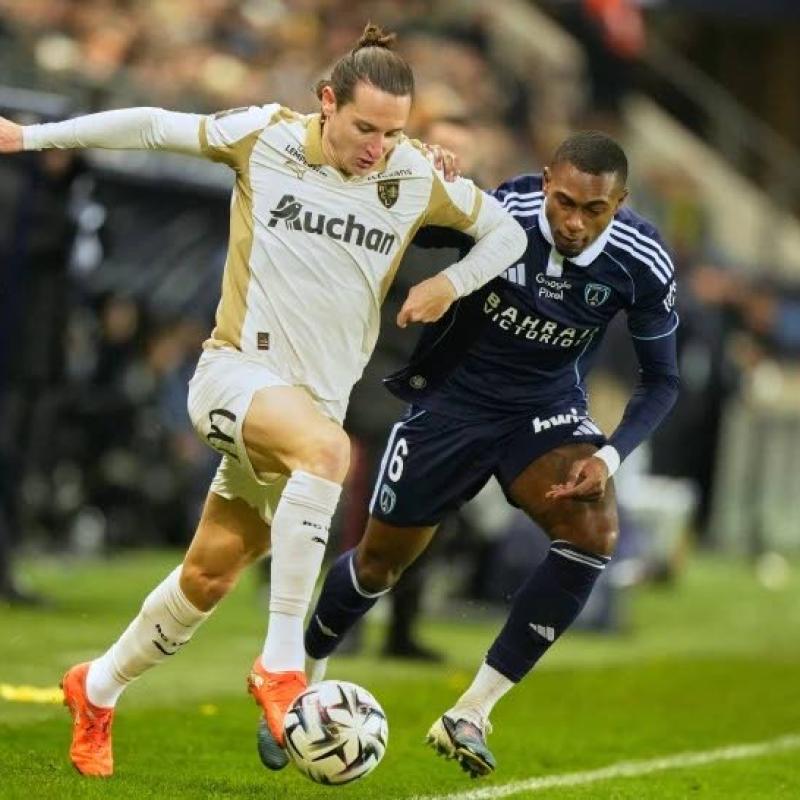 Lens move one point behind PSG in French title race