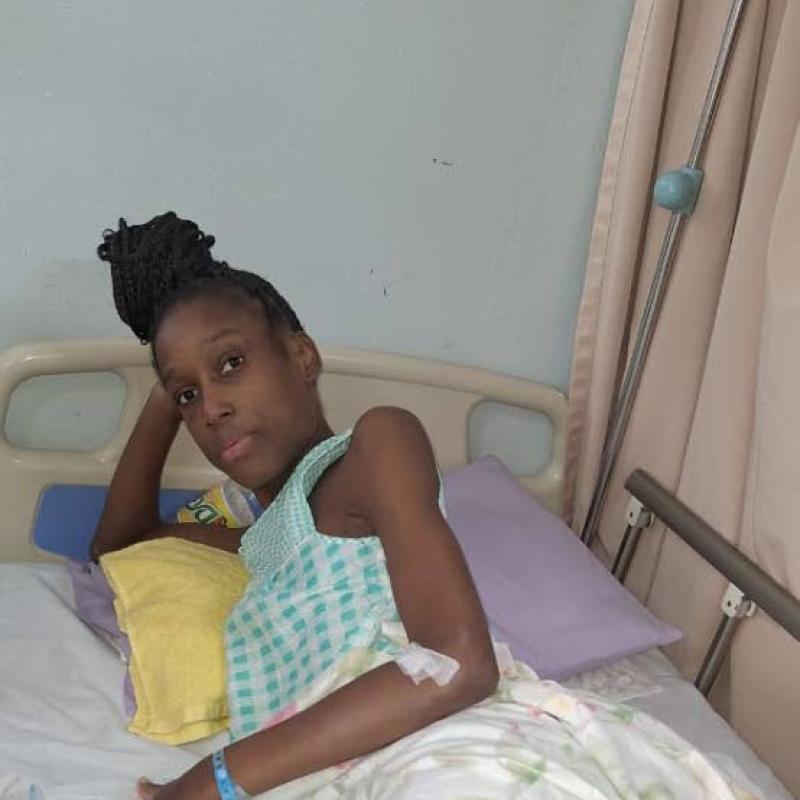 Mom of three renews appeal for help fighting colorectal cancer