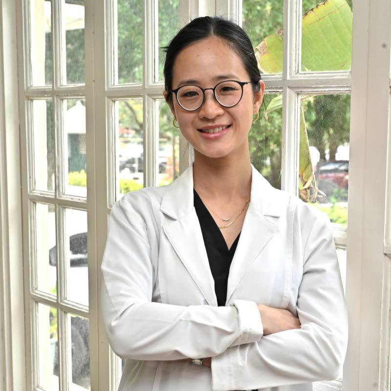 Pemain biola Dr Jessica Yap berbagi perjalanan yang membuka mata dalam bidang oftalmologi