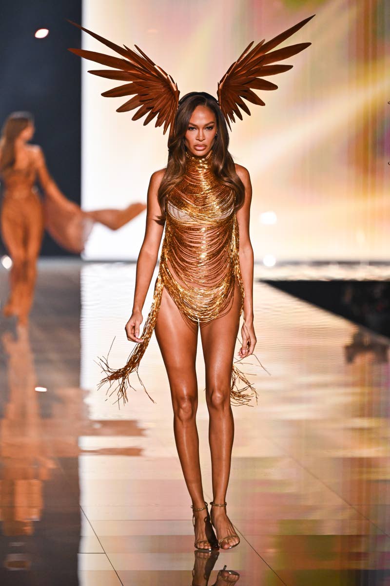 Victoria’s Secret Angel Joan Small returns to the Victoria’s Secret runway in striking gold. 