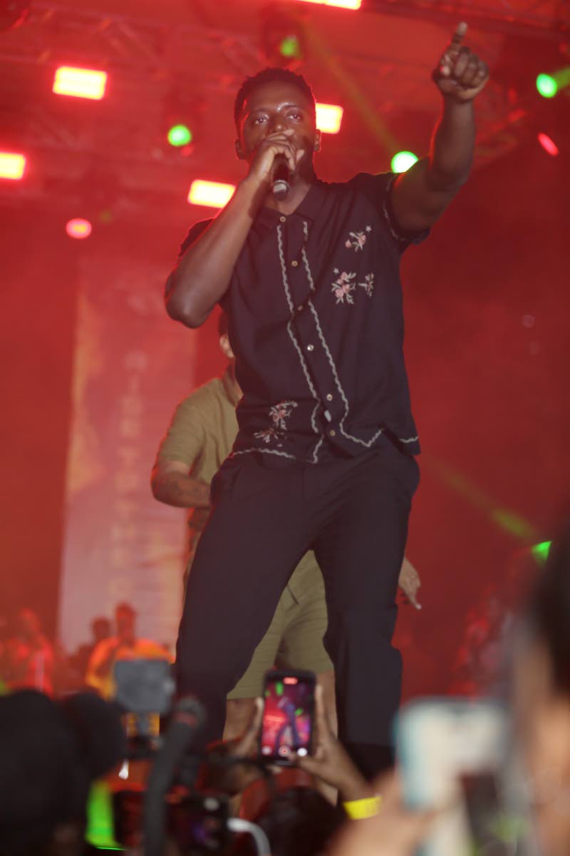 Romain Virgo pays tribute to Sizzla with a stirring rendition of ‘Holding Firm’ during the Rise To The Occasion concert.