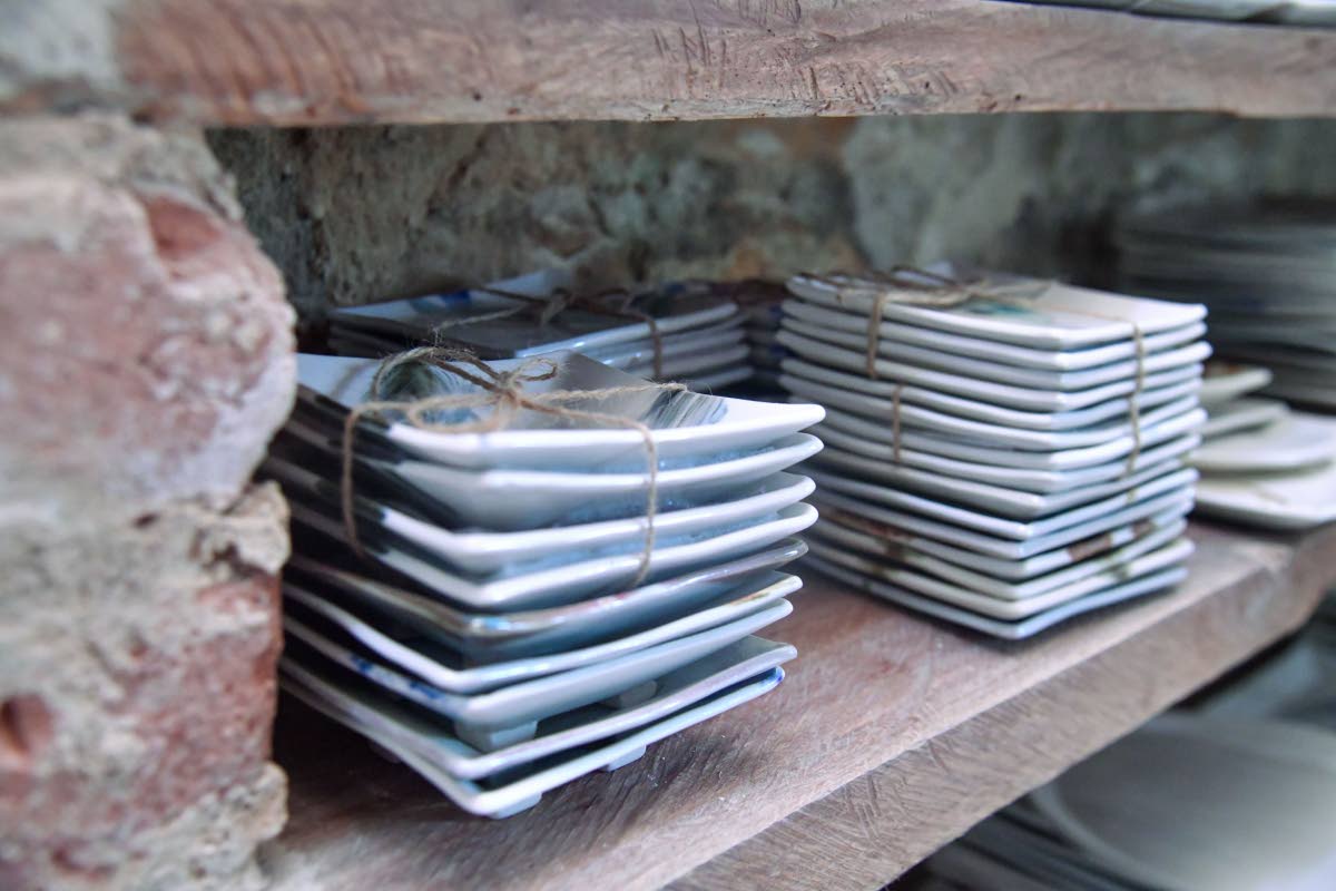 Pinto Pottery has a wide range of dinnerware, inclusive of plates and bowls in various shapes and sizes.