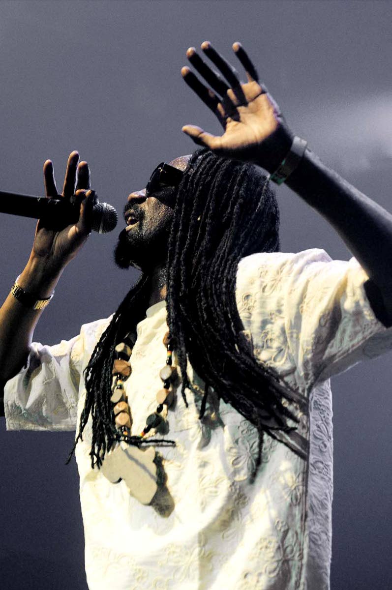 General Levy electrifies the venue with a dynamic, crowd-moving set.