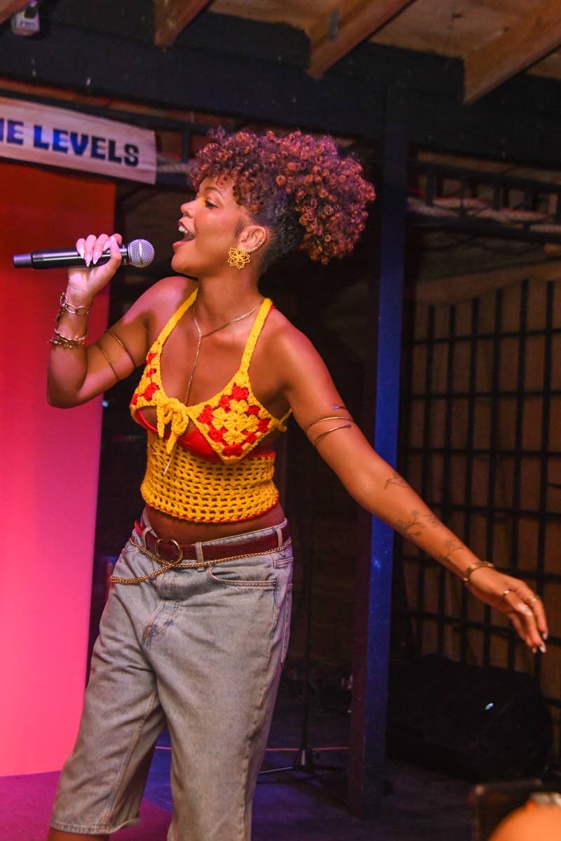 Kicking off her set with the iconic Bob Marley ‘Is This Love’, upcoming singer Elle delighted the crowd with her sweet vocals.