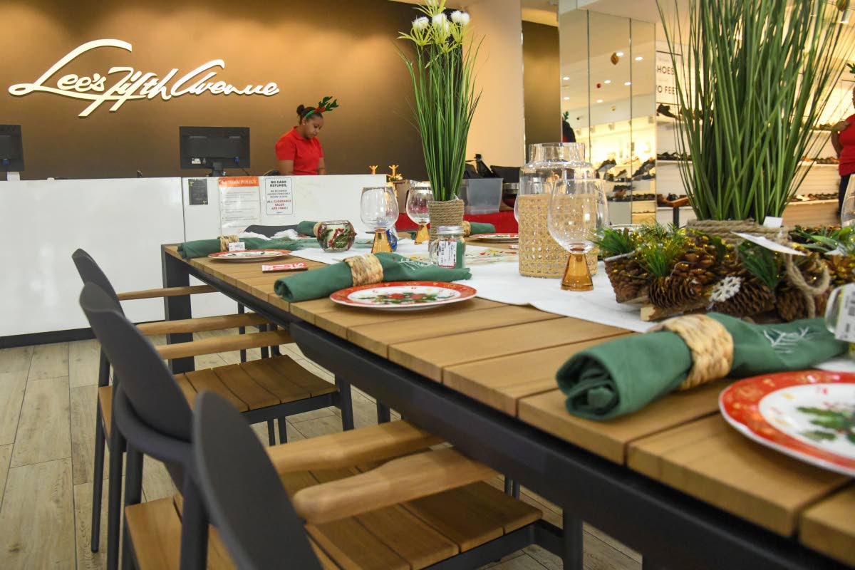 A close-up of the tablescape for the Noa extendable dinner set.