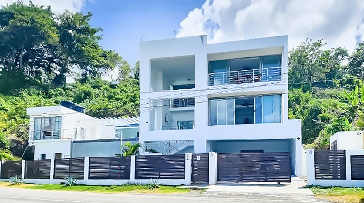 You cannot fight the magnetic architectural force pulling you towards this house.