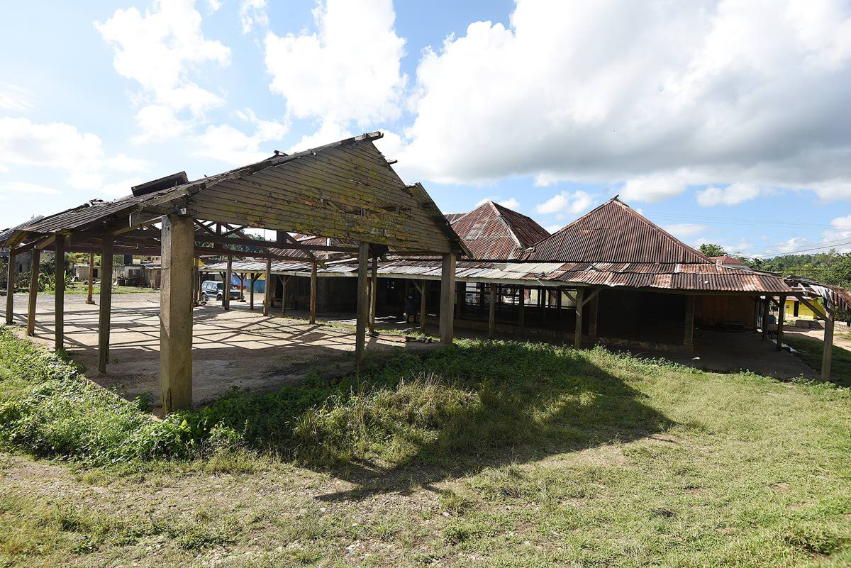 The abandoned Cave Valley Market.