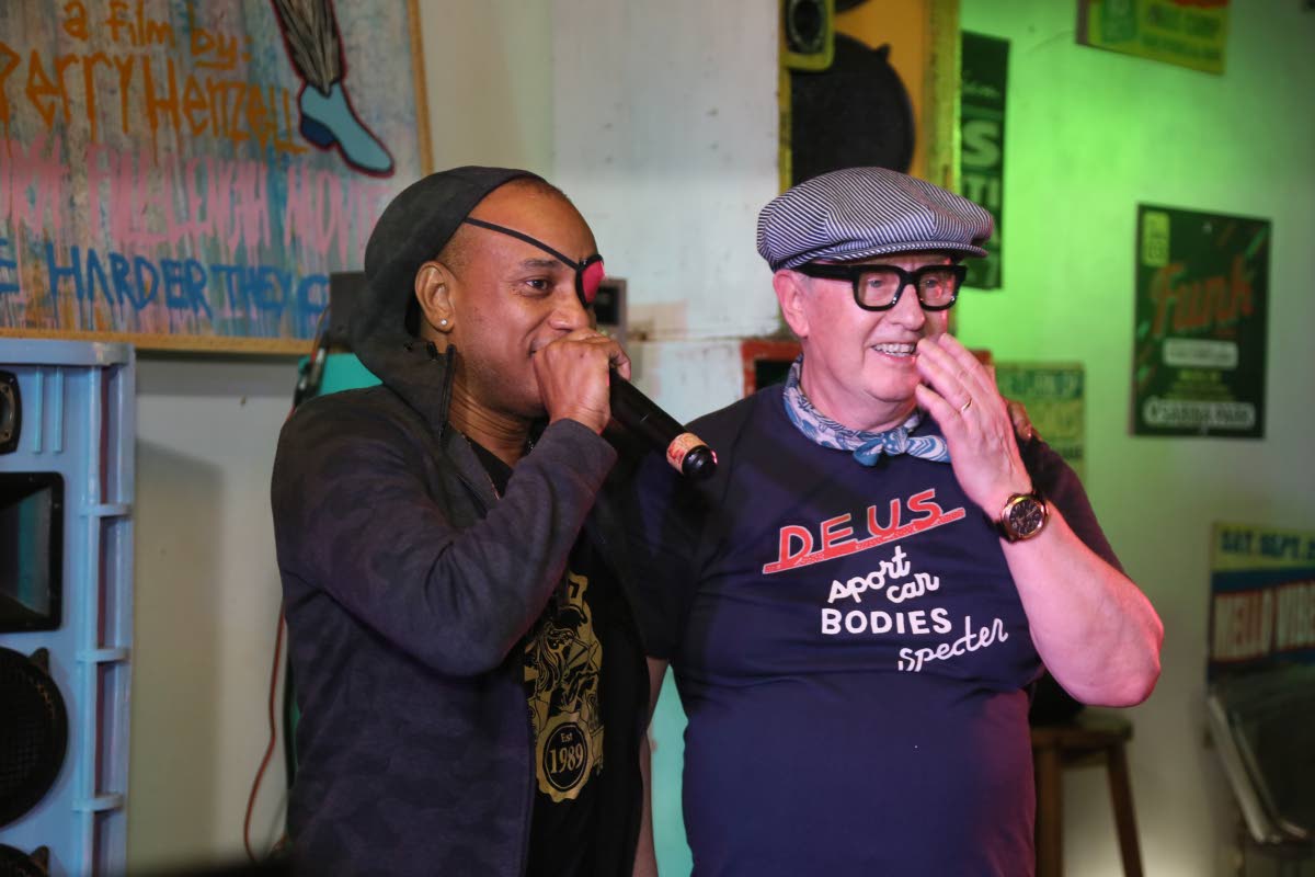  DJ Delano (left) of Renaissance Sound System and DJ David Rodigan holding a vibe with the crowd.