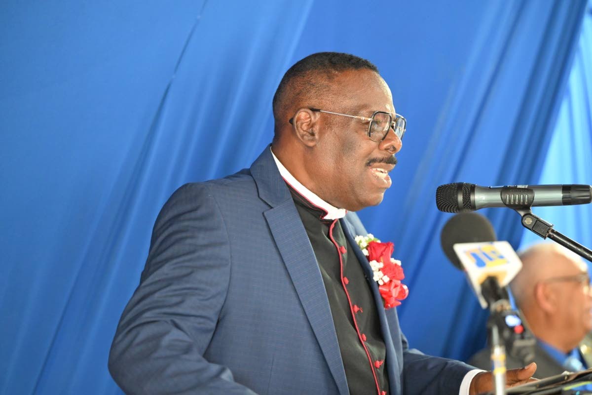 Custos Hartley Perrin addressing the new justices of the peace.