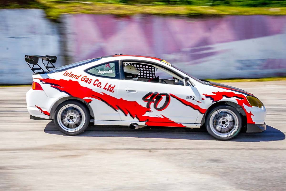 Modified Production 2 champion Peter Jaggon leans into Corner 3 at Dover, pushing his Honda to its absolute limit during a recent meet.