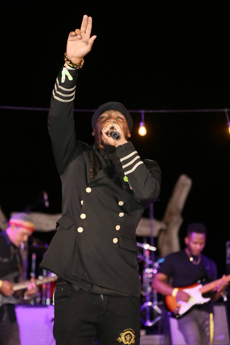 Turbulence declared that ‘di girl dem Bobo at di controls’ as he performed the songs that fans love.