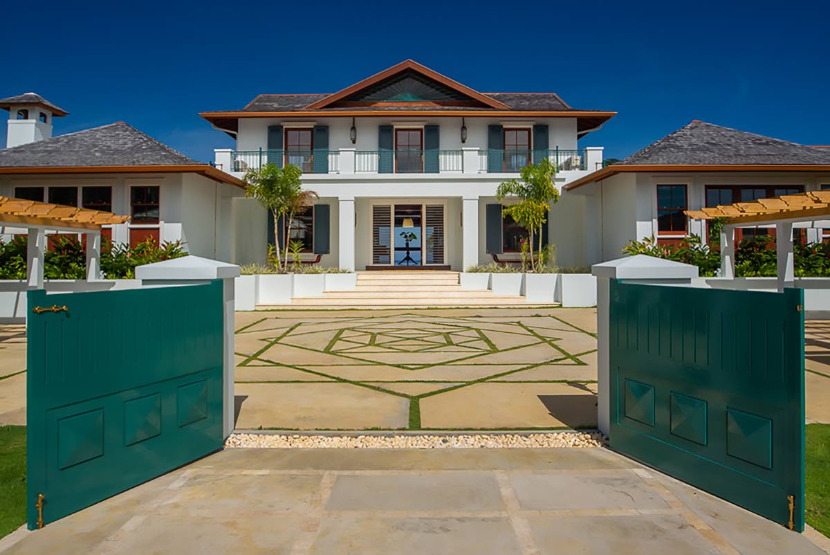 A fabulous hilltop house puts you on top of the world.