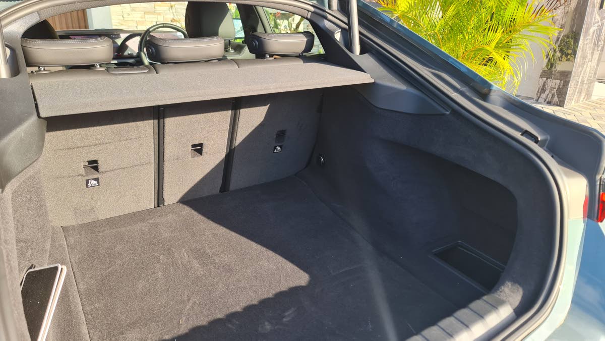 Despite the sleek exterior dimensions, the 440-litre cargo area provides a deep and practical space capable of swallowing multiple suitcases for a long-distance weekend getaway.