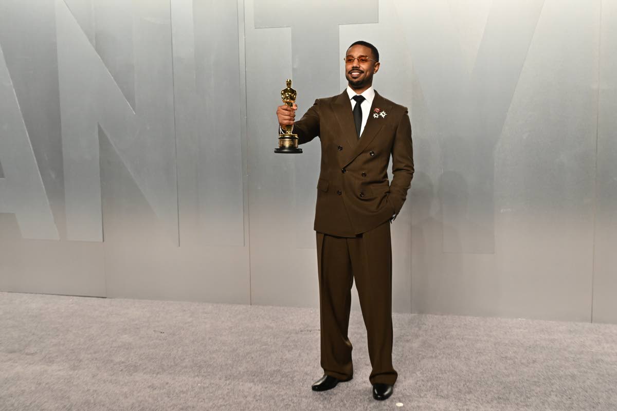 Michael B. Jordan proudly holds his first Oscar trophy for best actor, celebrating his dual role in ‘Sinners’.
