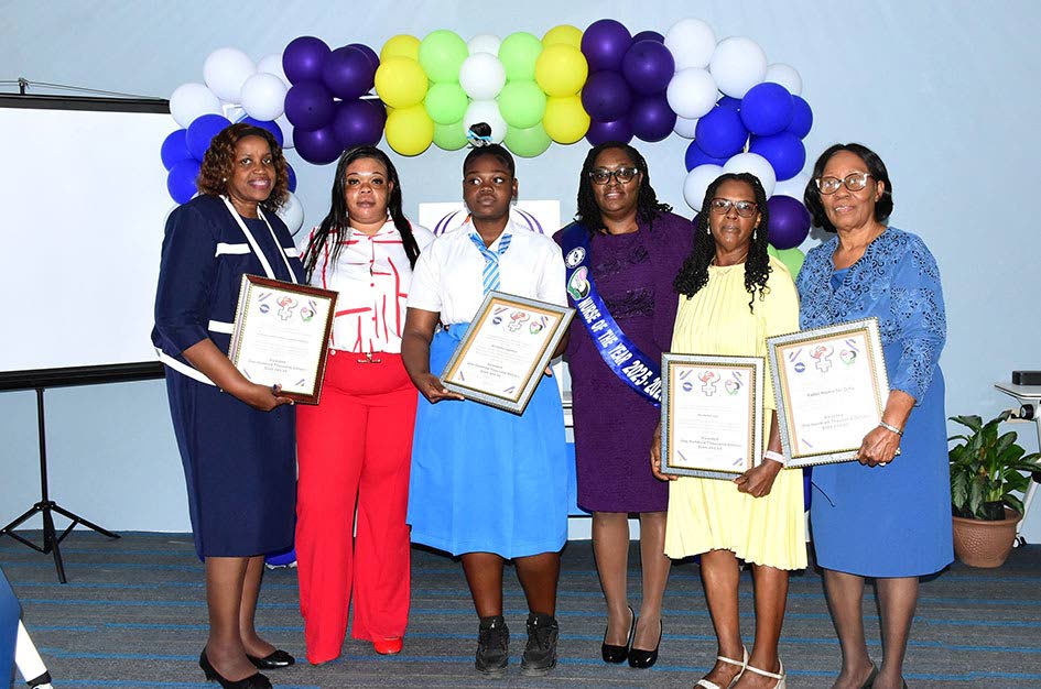 Nurse of the Year, Fione Collins (third right), shares a photo opportunity with recipients of her IWIN Project. Pictured with her are Donna Burton of the Women’s Centre of Jamaica Foundation in Mandeville; Kiyanna Sappleton of Edwin Allen High School (th
