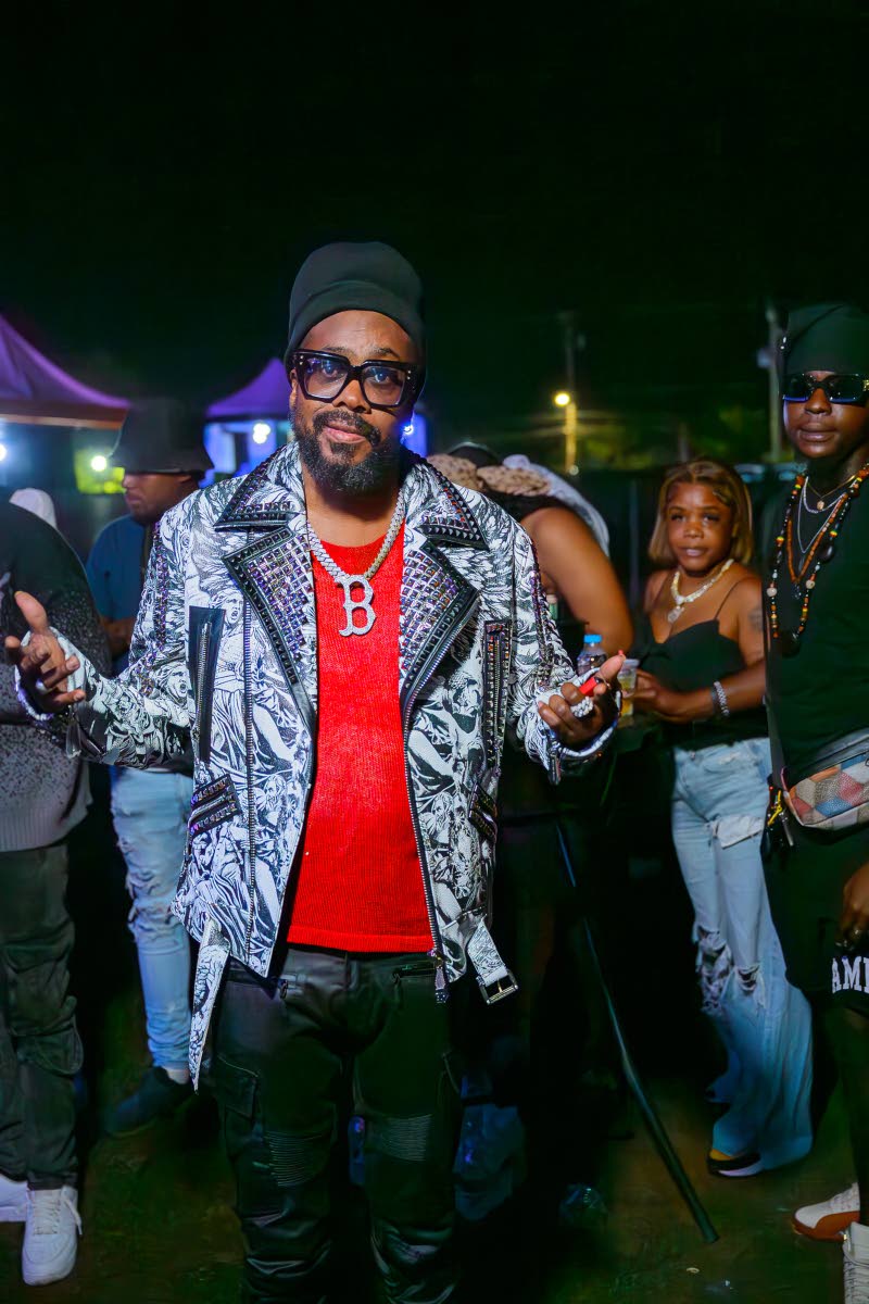 Spotted among the masses is dancehall superstar Beenie Man.