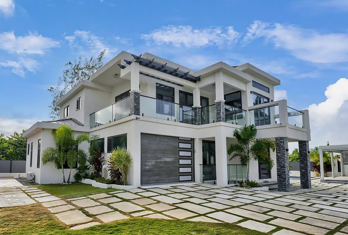 This house strives to stand out from the crowd and express its individuality.