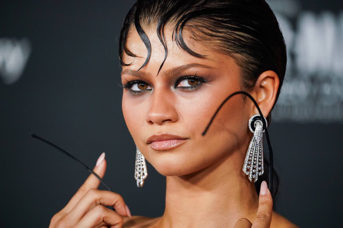 A close-up of Zendaya’s Boucheron jewellery and dramatic make-up by Ernesto Casillas features a gorgeous smoky eye.