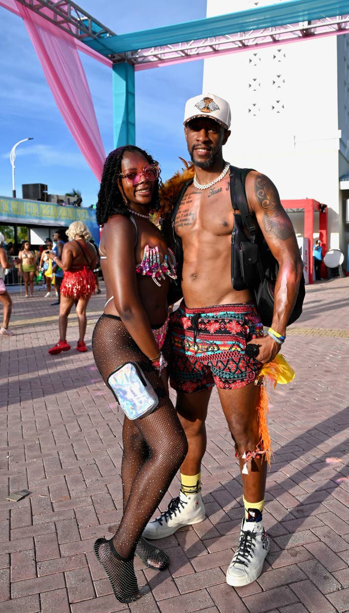 Our lens did a double take on Lexxus Brown (left) and Lavar Larrier, who turned heads in coordinated custom ‘fits by Larrier’s brand, Fear No 1 Apparel.