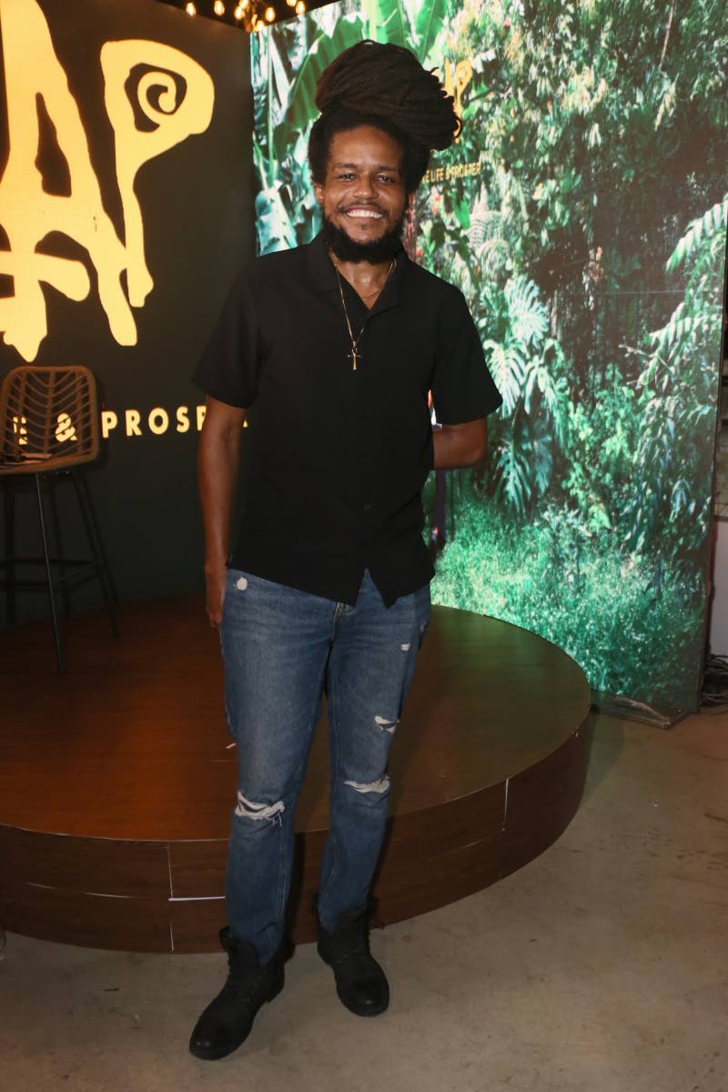Ras-I shows his support for D’Yani at the artiste’s ‘LLAP’ album launch on Friday.