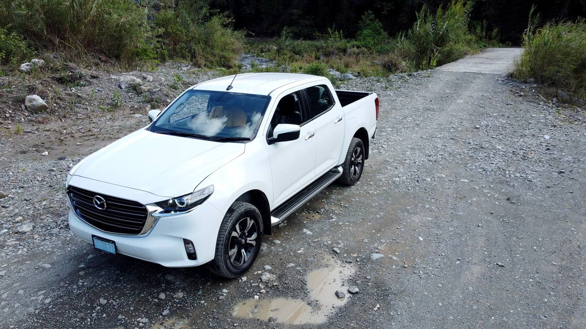 This Mazda steering can be seen in other Mazda models. 