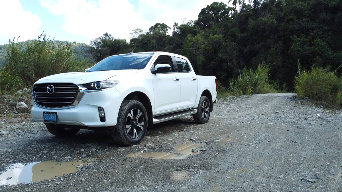 It now has a more streamlined look, where the front fascia resembles the other Mazda models. 