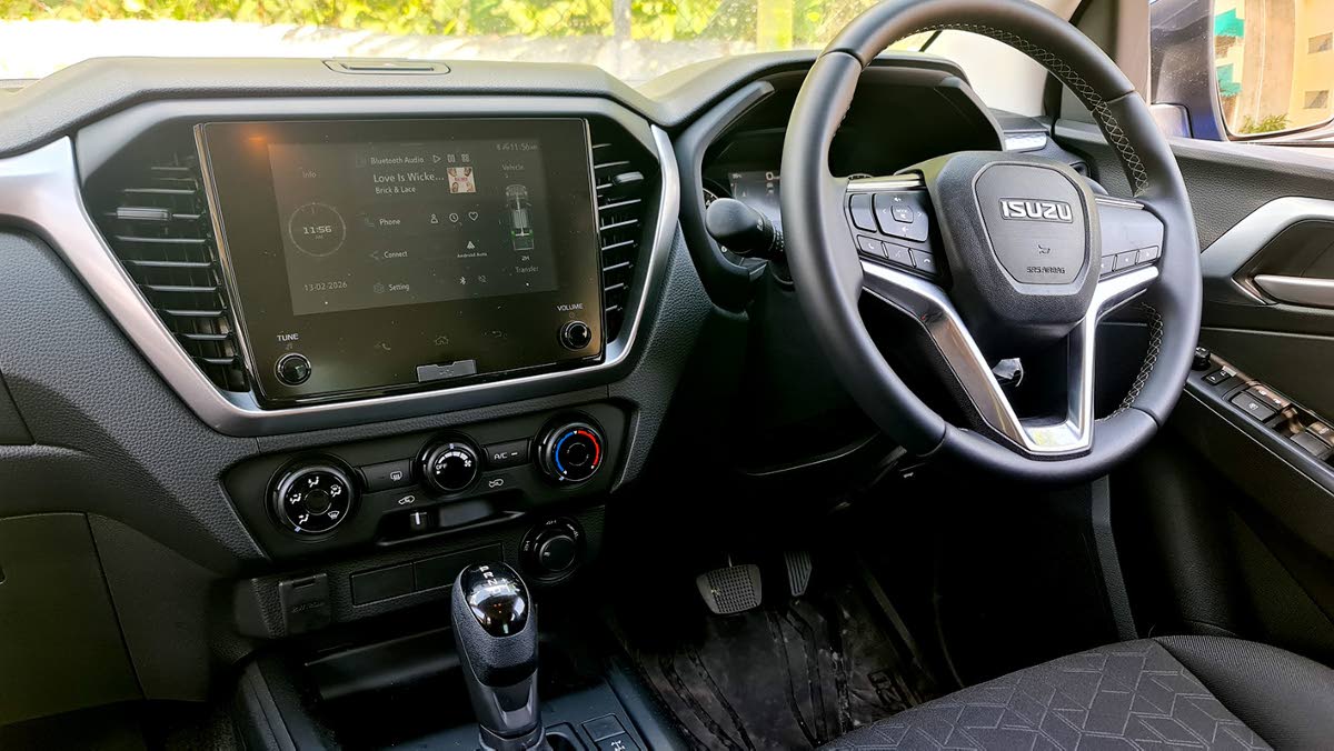 The updated centre console is anchored by the 9-inch touchscreen, bringing a long-overdue sense of modernity and seamless smartphone integration to the driver’s fingertips.