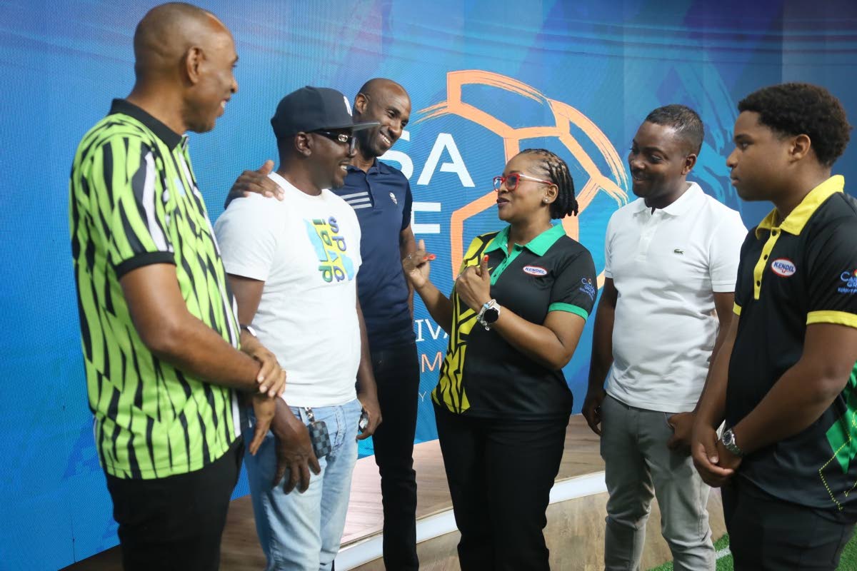 Tynielle Chambers-Barnett (third right), Group Business Development Manager, Cari-Med Group, Kirk FP Division engages with (from left) Keith Wellington, President, Inter-Secondary Schools Sports Association, Omar 'Rambo' Wedderburn, coach, St Elizabeth Tec