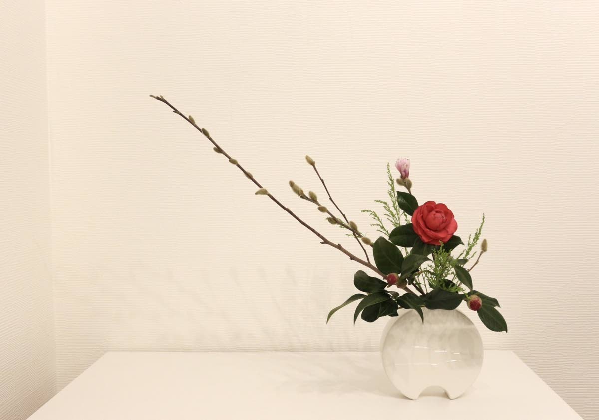 A free-style Ikenobo ikebana arrangement. 