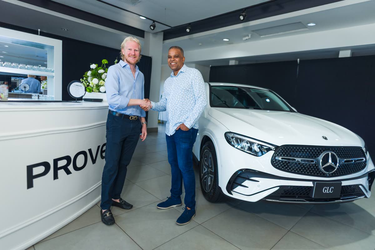 Johann Heaven (right), group president and chief executive officer, PROVEN Management Ltd. and Richard Lechler, Mercedes-Benz brand sales manager, share a handshake during Mirrored Momentum.
