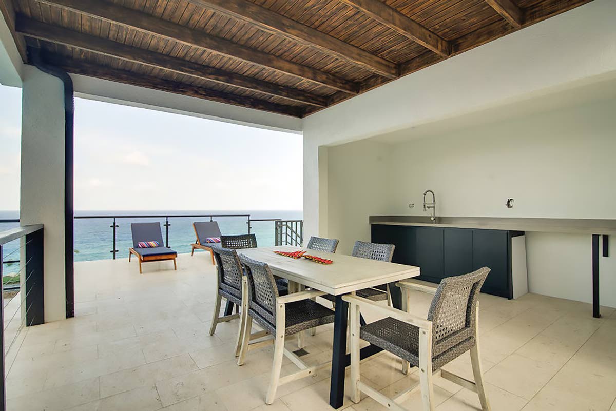 The wet bar pavilion is perfect for entertaining. 