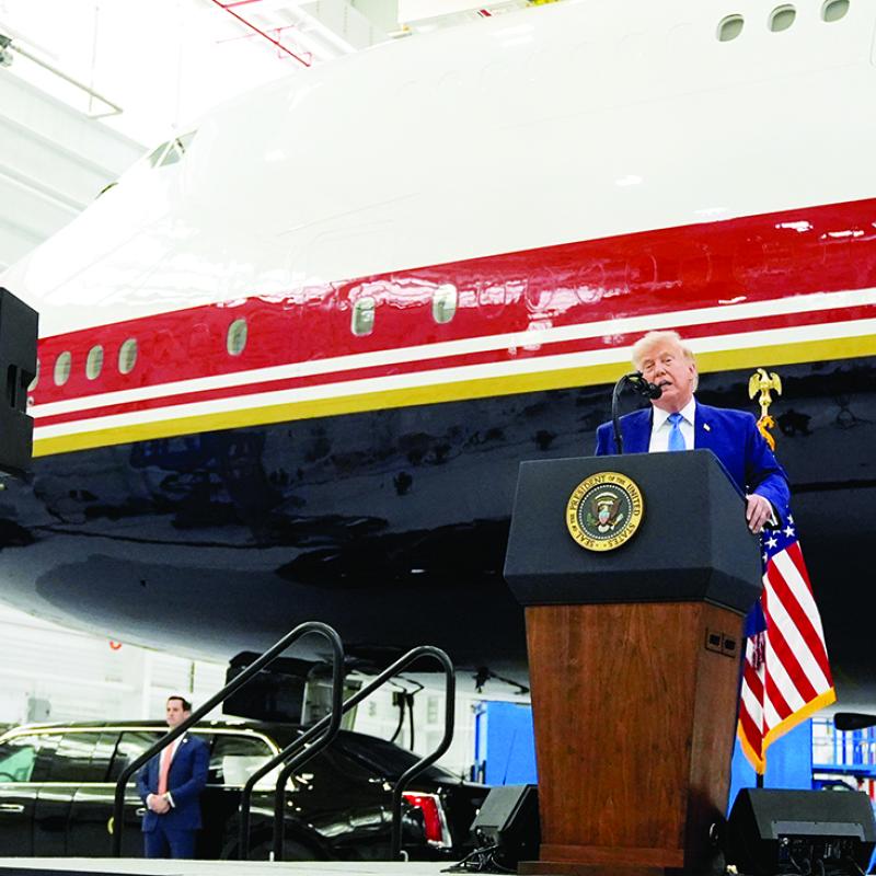 Trump unveils new Air Force One