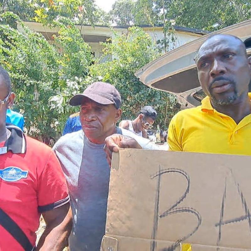 Taxi operators, residents protest deteriorating roads in St Catherine