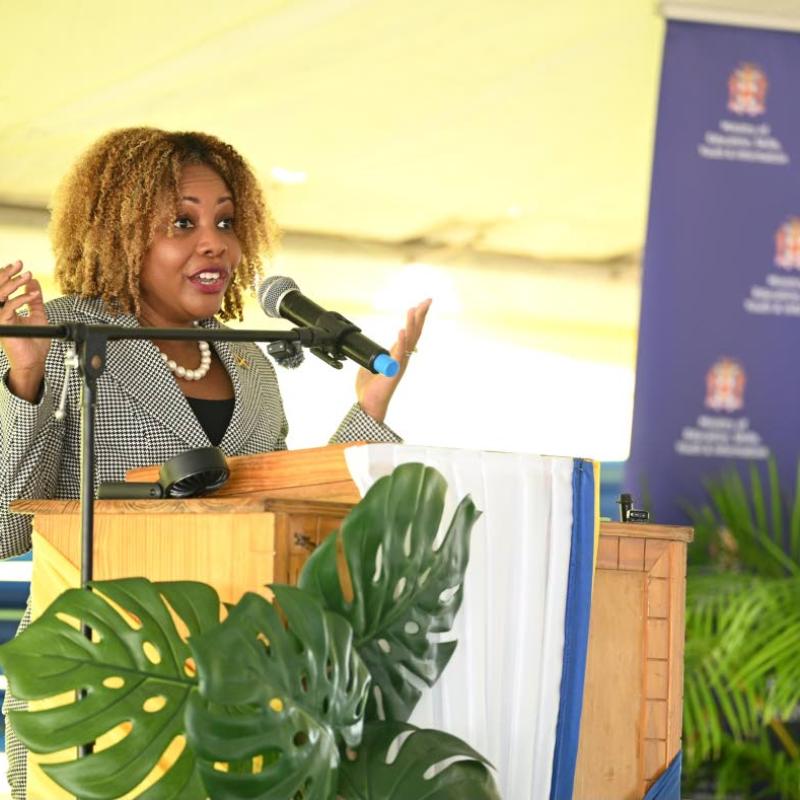 Education Minister reports decline in teacher resignations