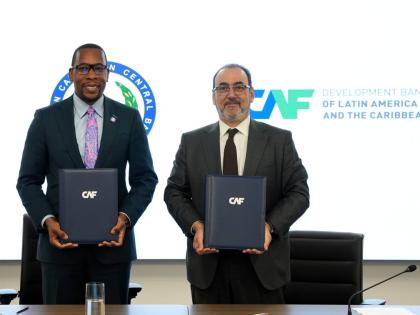 Sergio Díaz-Granados (right), executive president of CAF (right), and Timothy Antoine, governor of the ECCB, following the signing of the MOU between both institutions. 