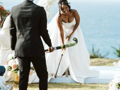 In true team spirit, the couple brought out hockey sticks to ‘score’ their first goal as husband and wife, a playful nod to the sport that brought them together.