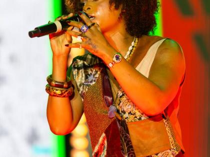  Lila Iké