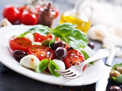 The Mediterranean diet not only improves cardiovascular health, but also supports a healthy weight and healthier lifestyle habits.