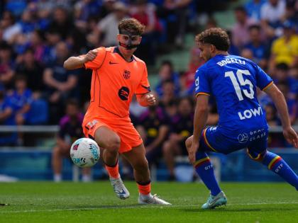 
Barcelona’s Fermin Lopez (left) and Getafe’s Sebastian Boselli compete for the ball during the Spanish La Liga football match in Getafe, Spain, yesterday.
