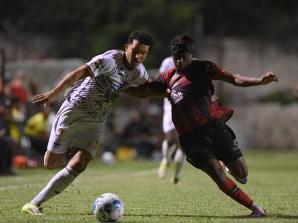 
Cavalier’s Shad San Millan (left) and Arnett Gardens’ Rusheen Green compete for the ball during their Jamaica Premier League football match at the Anthony Spaulding Sports Complex on Thursday.