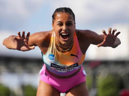 Audrey Werro of Switzerland, poses after winning the women’s 800 metres at the Meeting de Paris Diamond League athletics meet in Paris, June 28, 2026. 