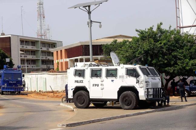 Police stand guard at the entrance of Ghana electoral commission office in Accra Ghana, December 9, 2016. 