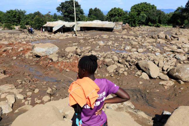 People inspect the scene of a landslide that killed scores in the hilly area of Chesongoch in Elgeyo Marakwet county, western Kenya, Sunday, November 2, 2025. (AP Photo/Andrew Kasuku)