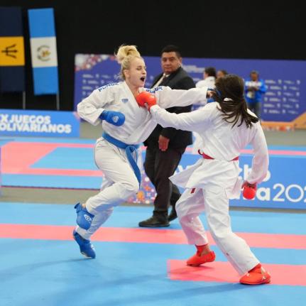 Jamaica’s Valentyna Zolotarova (left) lands a left jab during her bronze-medal bout against Chile’s Chile’s Valdivia Soto Lanka Saraya at the Bolivarian Games in Lima, Peru, recently.