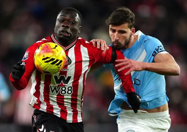 Sunderland’s Brian Brobbey (left) and Manchester City’s Ruben Dias in action during the English Premier League match between Sunderland and Manchester City in Sunderland, England, yesterday.