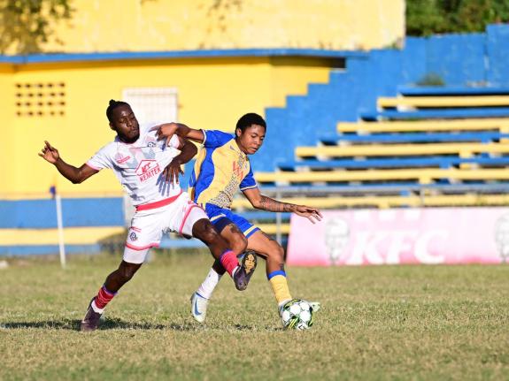 Akeem Mullings (left) of Portmore United and Geo Headley of Harbour View battle for possession during their Jamaica Premier League match at the Harbour View Mini Stadium yesterday. Portmore won 2-1.