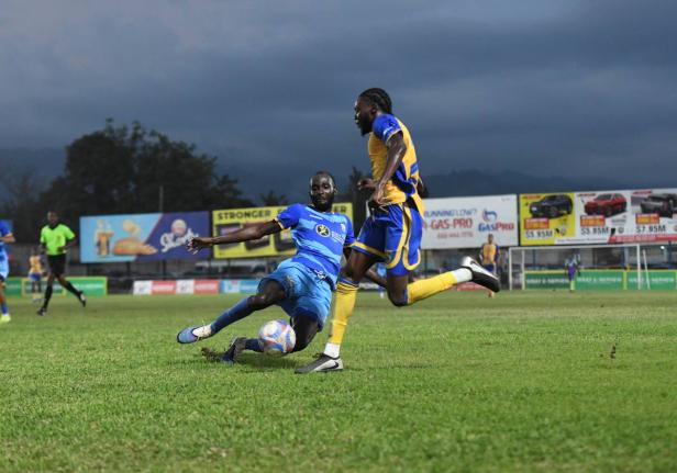 Molyes United’s Nicache Murray (left) goes in for a tackle aainst Harbour View’s Darnel Edwards during their Jamaica Premier League football match at the Waterhouse Mini Stadium yesterday.  The game ended 2-2.