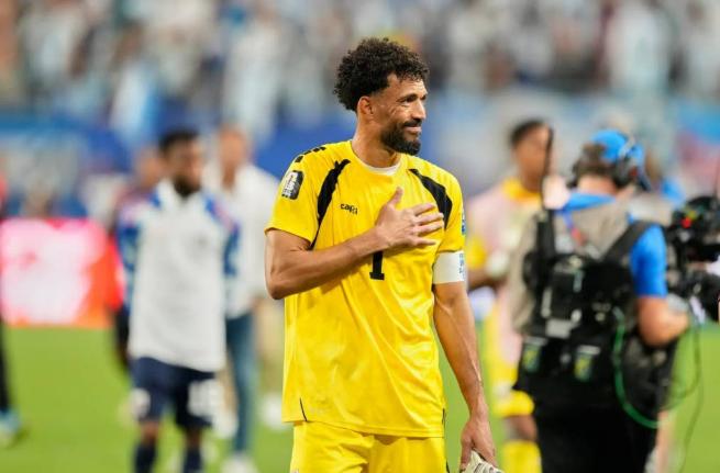 Cape Verde goalkeeper Vozinha (1) leaves the pitch after the World Cup round of 32 football match between Argentina and Cape Verde in Miami Gardens, Fla., Friday, July 3, 2026. (AP Photo/Rebecca Blackwell)