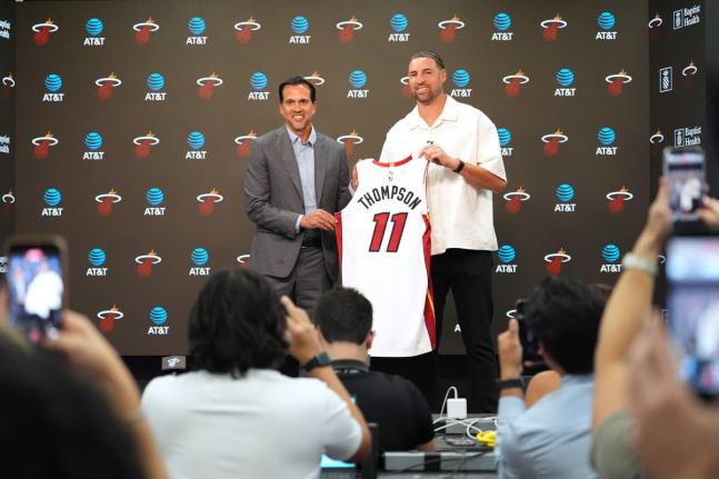 Miami Heat head coach Erik Spoelstra (left) poses with newly signed guard Klay Thompson during an NBA basketball press conference, yesterday, in Miami. 